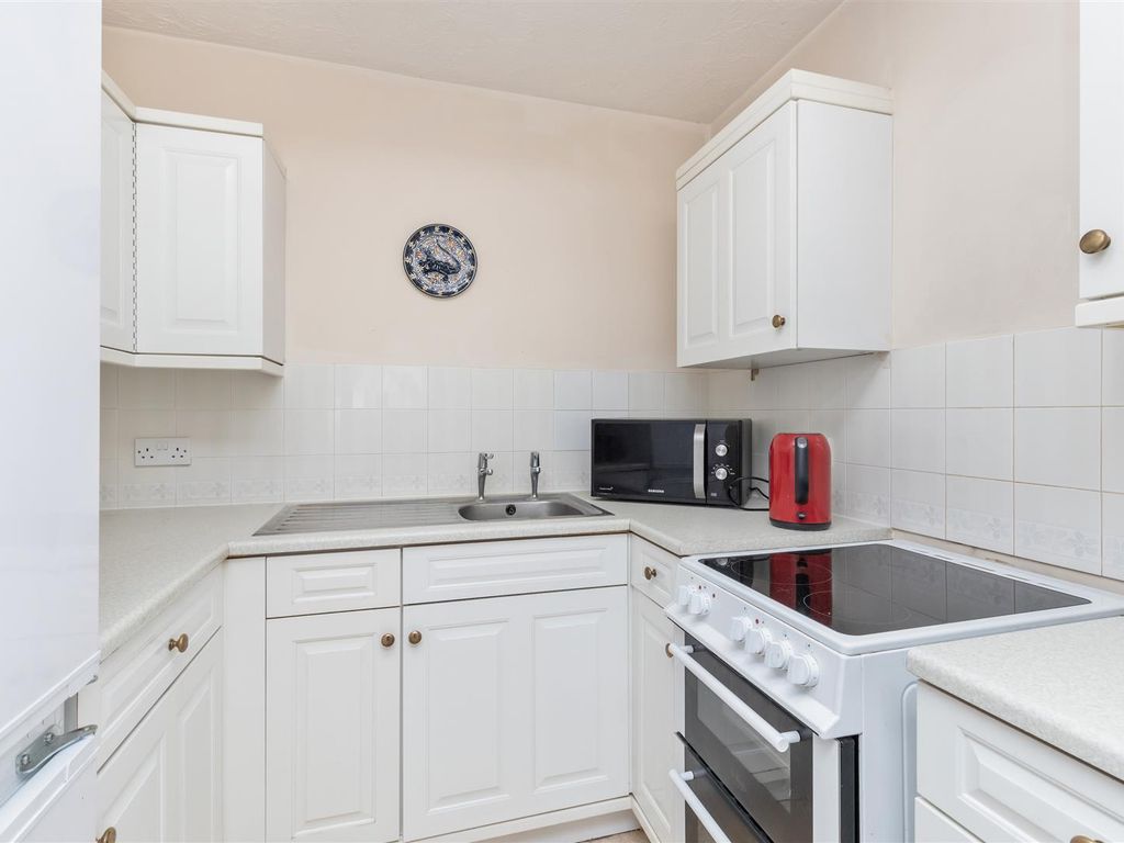 1 bed flat for sale in St Thomas Court, Cliffe High Street, Lewes BN7, £109,950