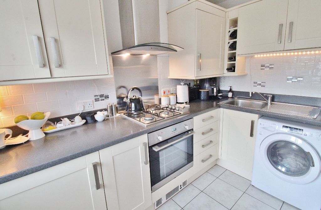 1 bed flat for sale in Amberley Court, Stubbington, Fareham PO14, £185,000