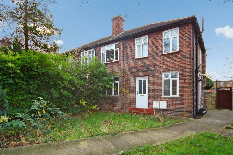 2 bed maisonette for sale in Shelley Close, Greenford UB6, £324,950