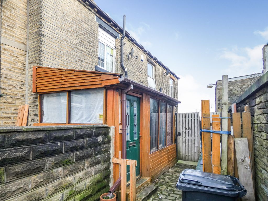 2 bed terraced house for sale in Mayfield Terrace, Halifax HX1, £65,000
