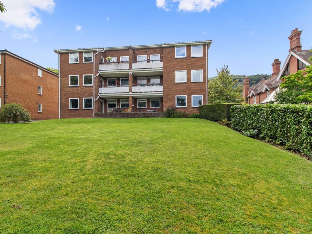 2 bed flat for sale in Priory Court, 28-30 Priory Road WR14, £199,000