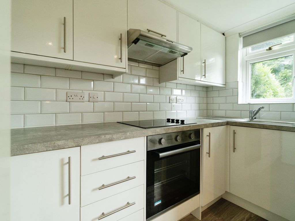 1 bed flat for sale in Cavendish Road, Sutton SM2, £220,000
