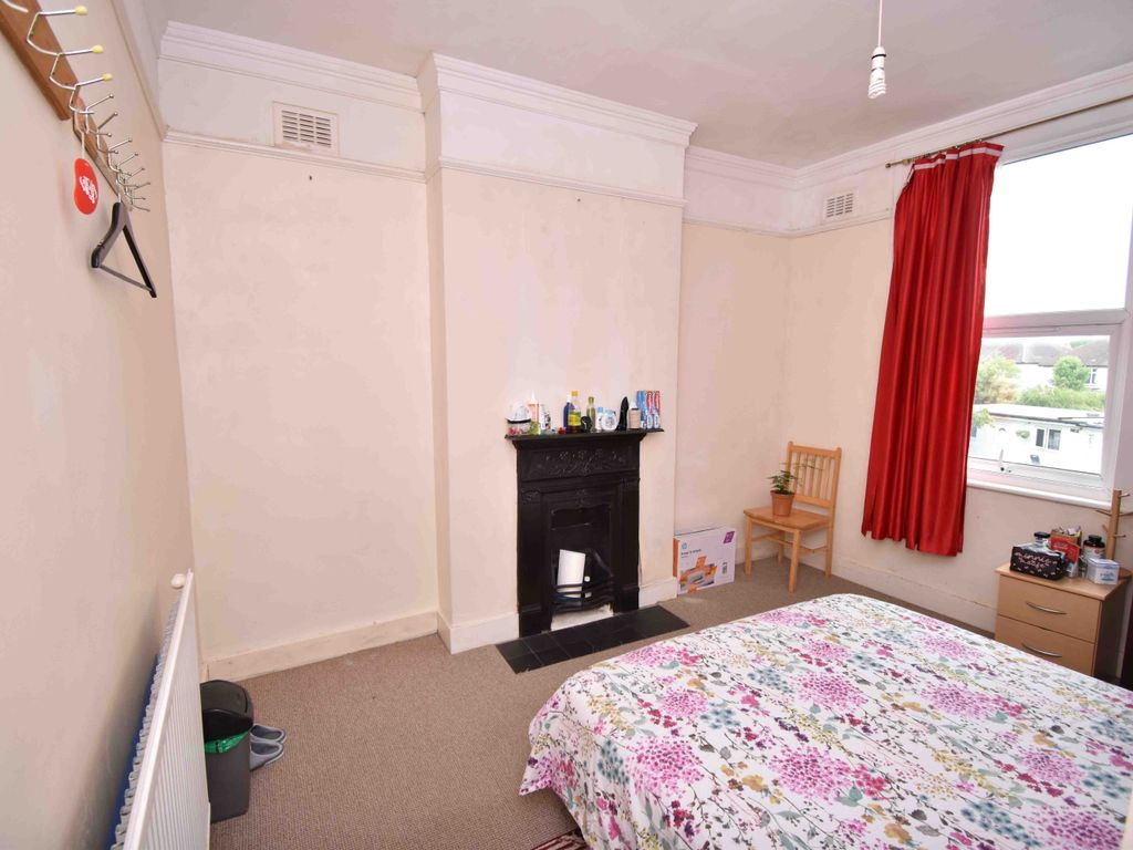 2 bed maisonette for sale in Llanover Road, Wembley HA9, £335,000