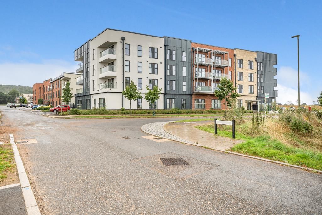 2 bed flat for sale in Graven Hill, Bicester, Oxfordshire OX25, £270,000