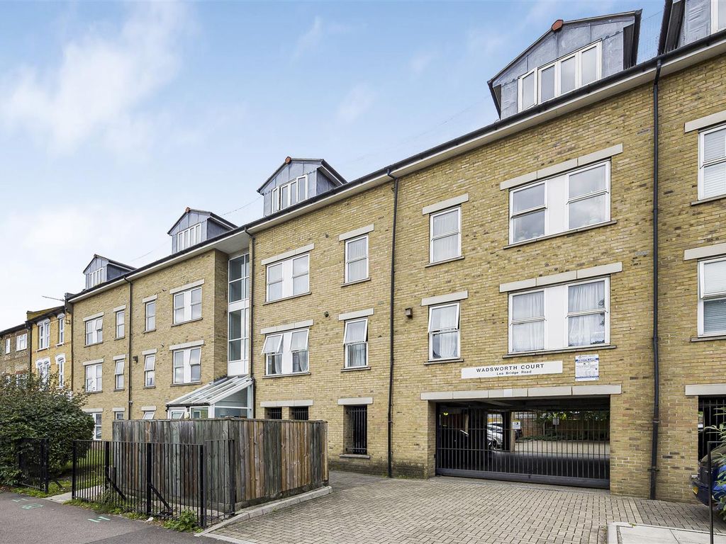 1 bed flat for sale in Wadsworth Court, Lea Bridge Road, London E10, £285,000