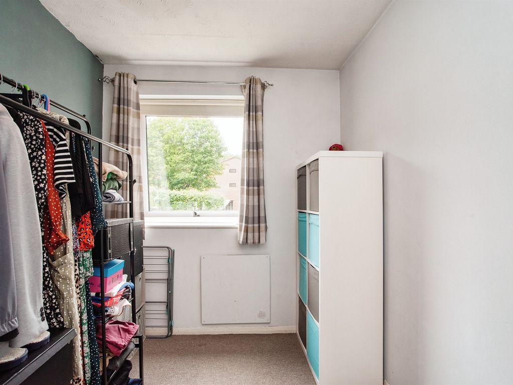 2 bed flat for sale in Valley Green, Hemel Hempstead HP2, £200,000