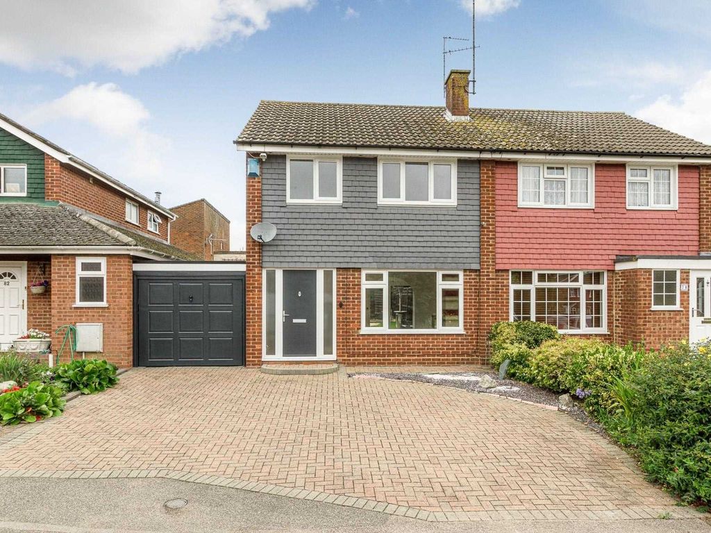 3 bed semi-detached house for sale in Severn Way, Bletchley MK3, £325,000