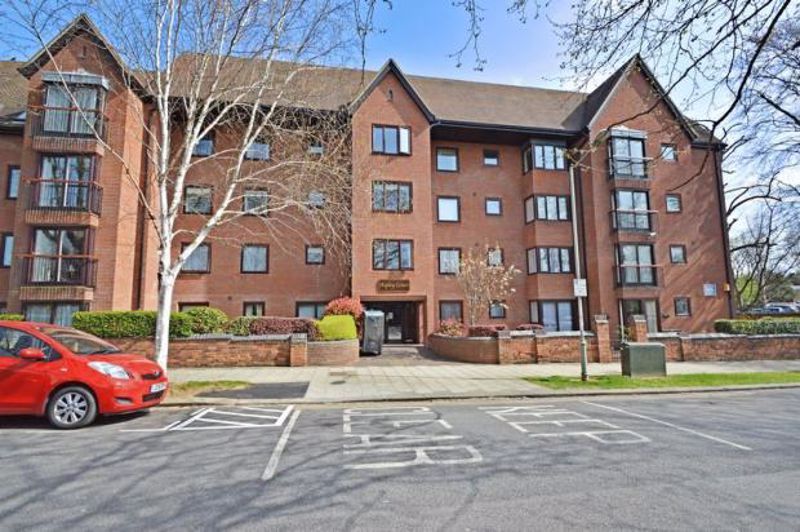 1 bed flat for sale in Warwick Avenue, Bedford MK40, £80,000