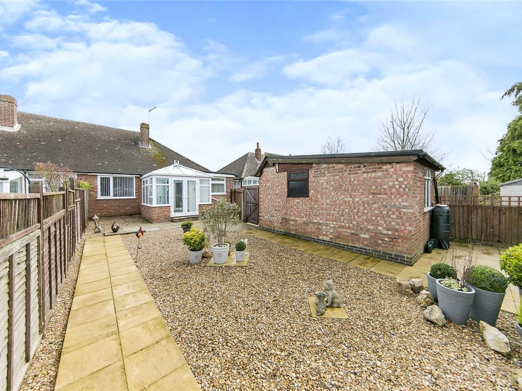 2 bed bungalow for sale in Chesterfield Drive, Ipswich, Suffolk IP1, £270,000