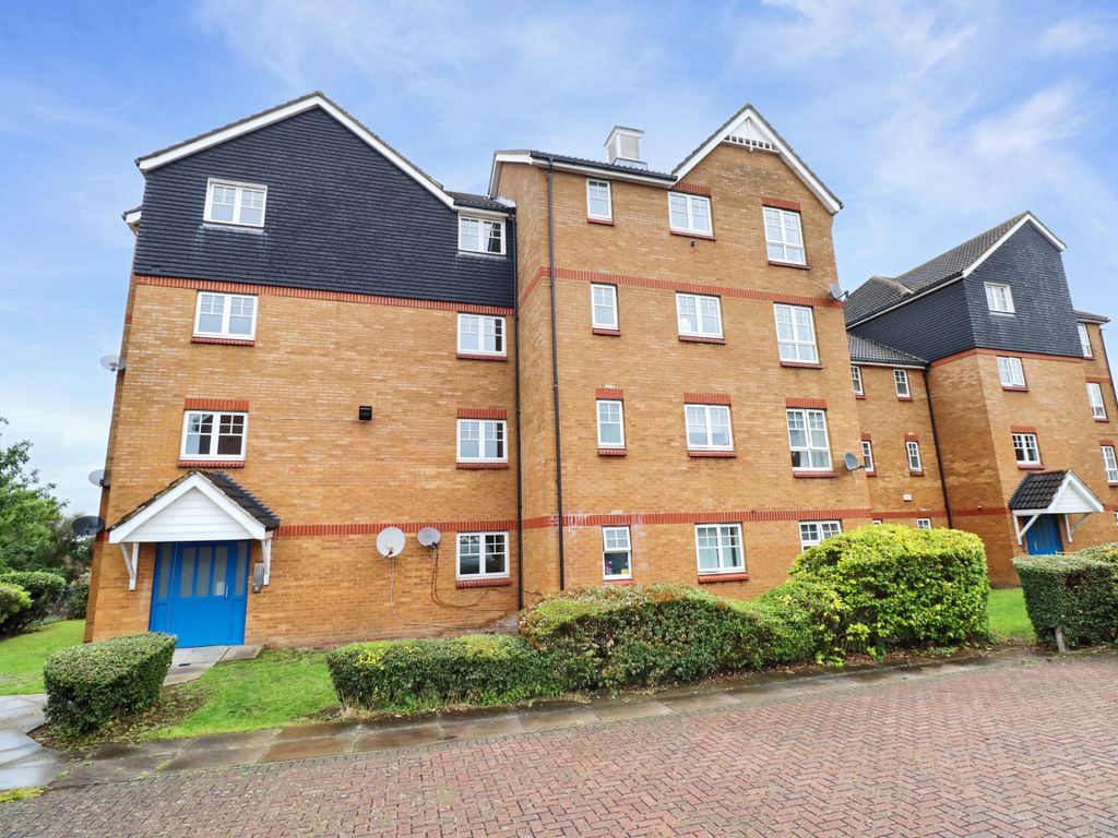 2 bed flat for sale in Greenhaven Drive, Thamesmead SE28, £240,000