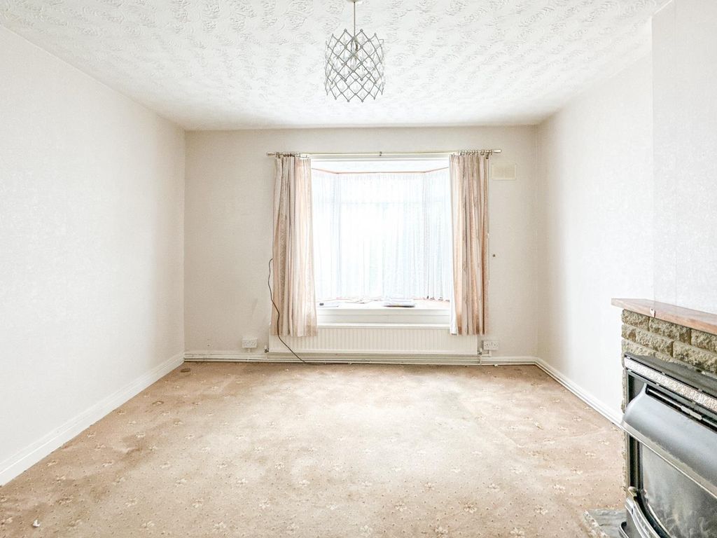 2 bed flat for sale in Wyndham Crescent, Brislington, Bristol BS4, £78,000