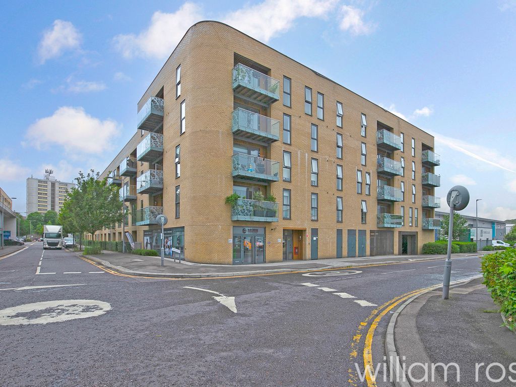 2 bed flat for sale in Furrow House, Jubile Avenue, Highams Park E4, £164,000