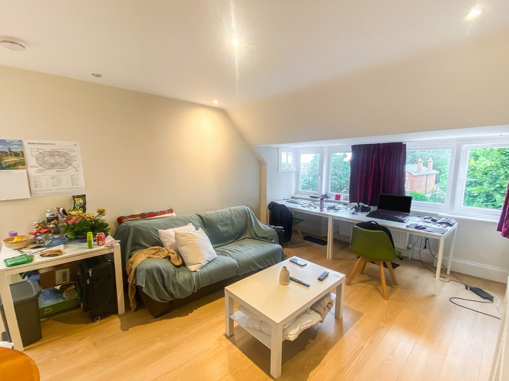 1 bed flat for sale in Park Hill, London W5, £295,000