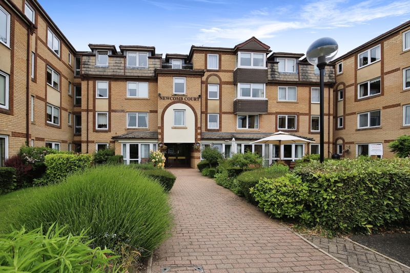 2 bed flat for sale in Newcomb Court, Stamford PE9, £130,000
