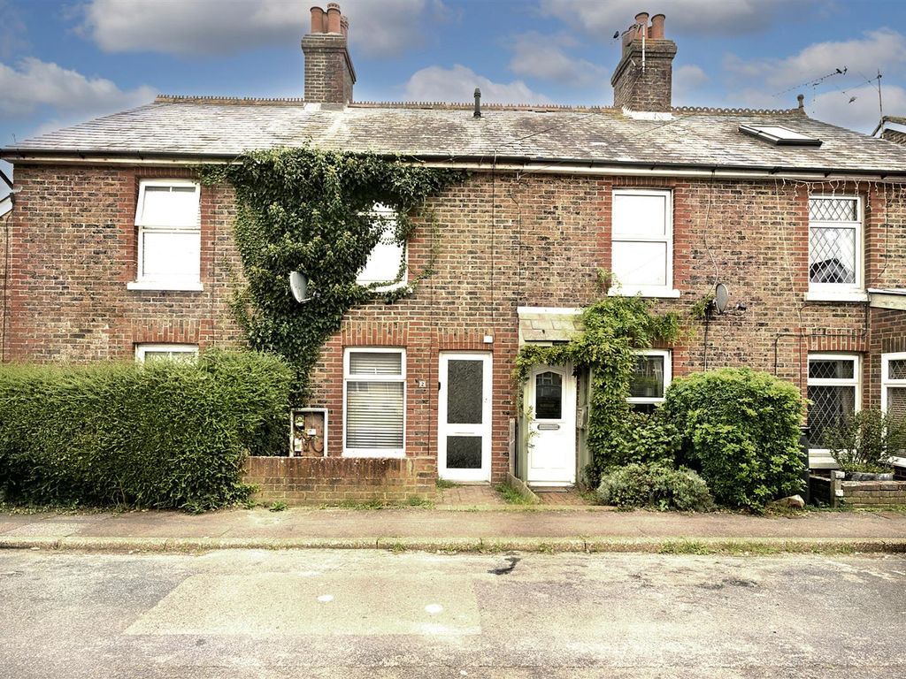 2 bed terraced house for sale in Gordon Road, Hailsham BN27, £189,950