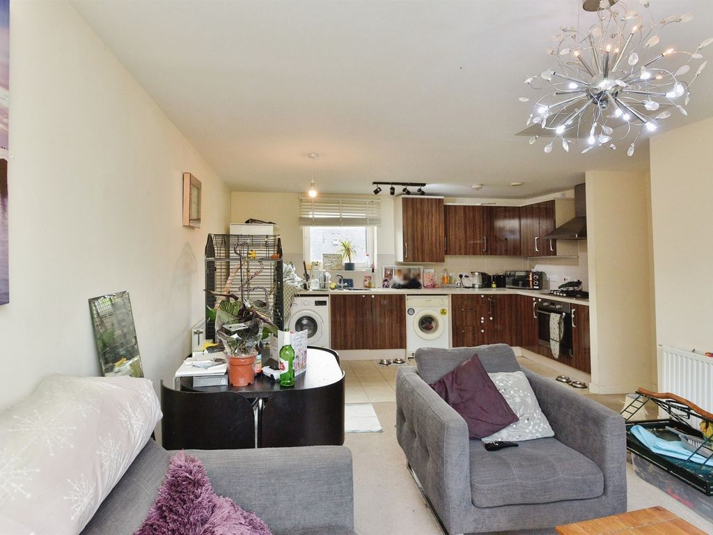 2 bed flat for sale in Stratford Road, Wolverton, Milton Keynes MK12, £200,000