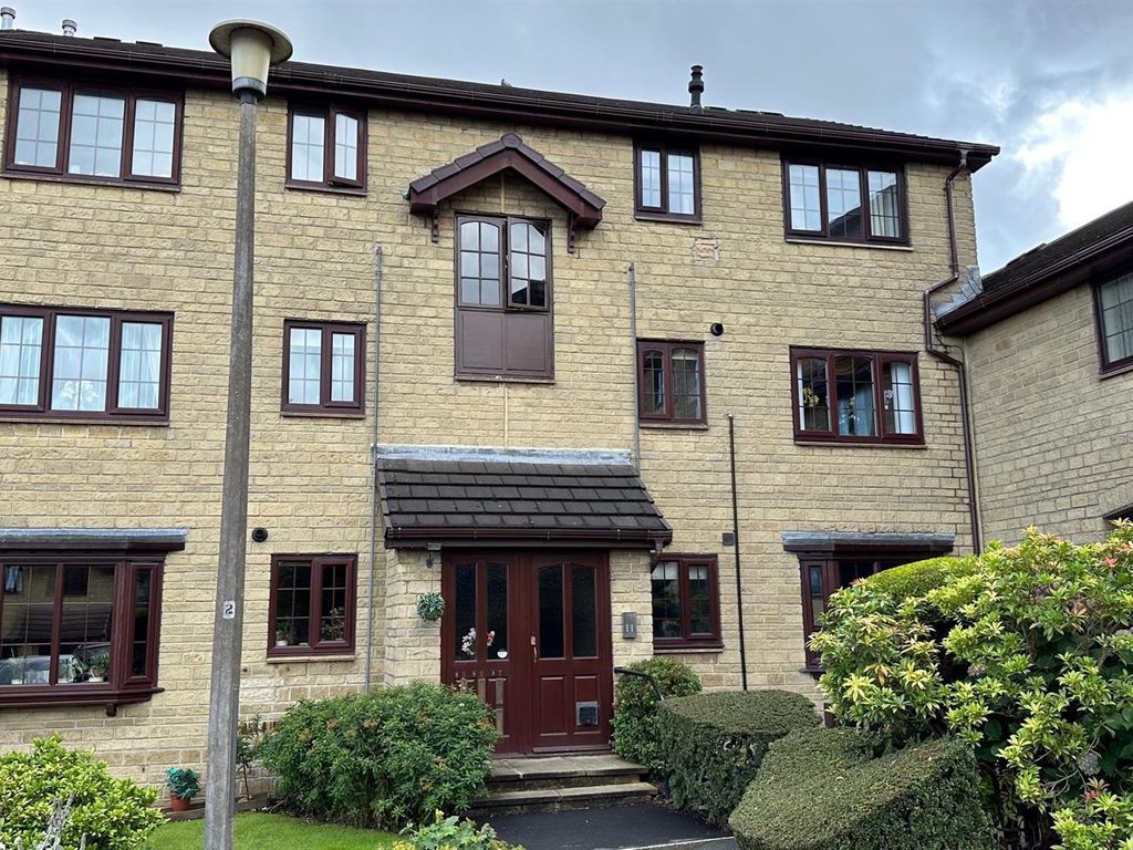 2 bed flat for sale in Tay Court, Eccleshill, Bradford BD2, £95,000