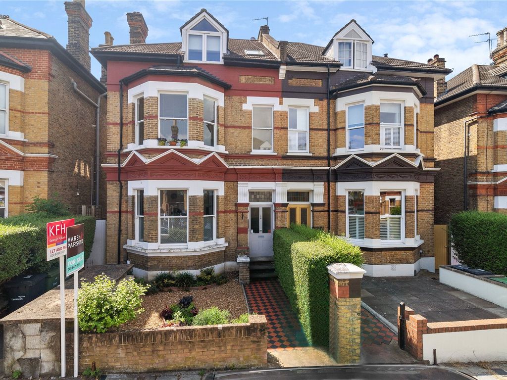 1 bed flat for sale in Tierney Road, London SW2, £325,000