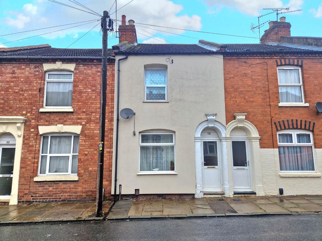 3 bed terraced house for sale in Poole Street, Northampton NN1, £172,000