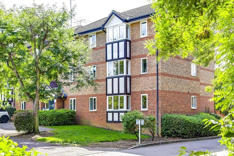 2 bed flat for sale in Deer Close, Caxton Hill, Hertford SG13, £285,000