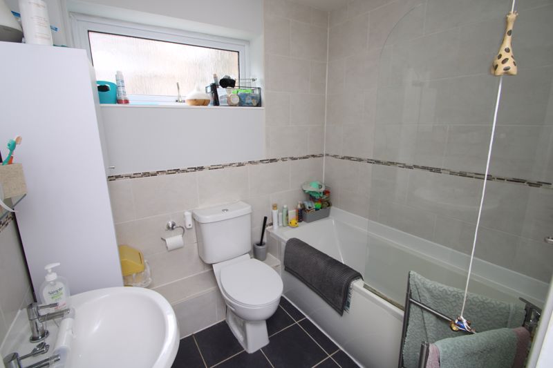 2 bed flat for sale in Brambleside, High Wycombe HP11, £195,000