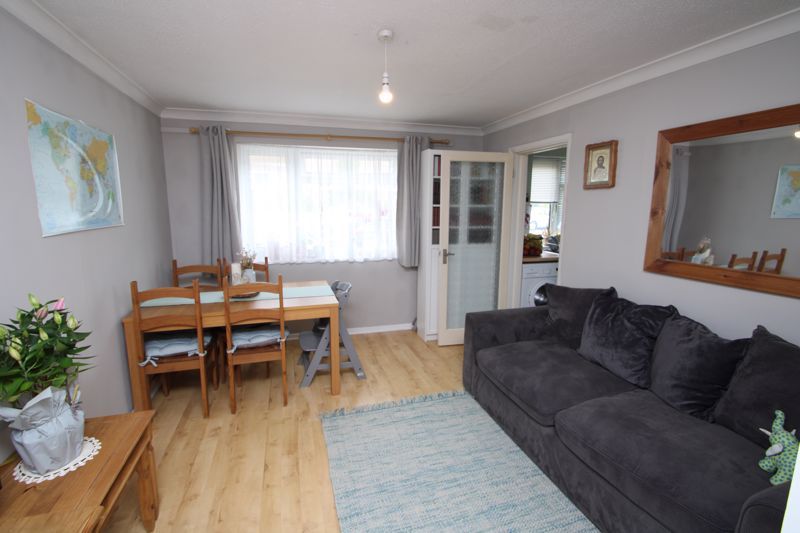 2 bed flat for sale in Brambleside, High Wycombe HP11, £195,000