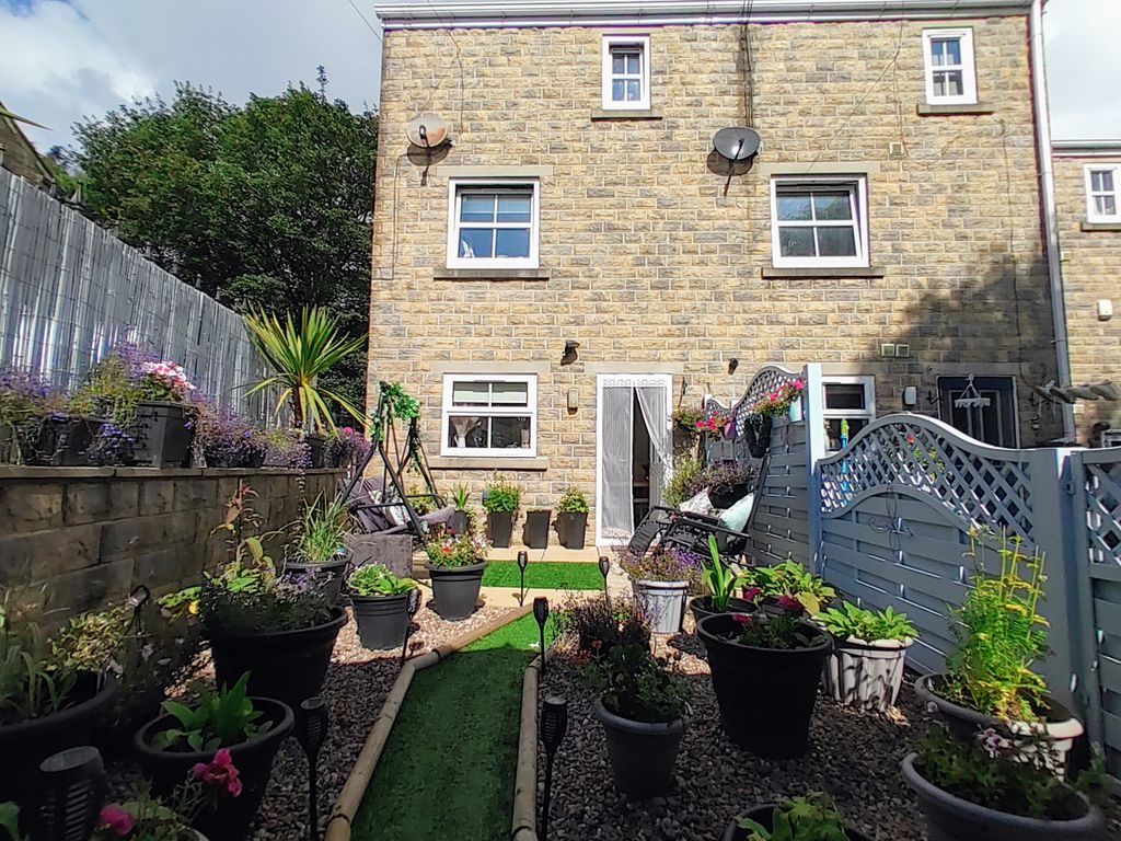 4 bed end terrace house for sale in Tenter Hill, Clayton, Bradford BD14, £220,000