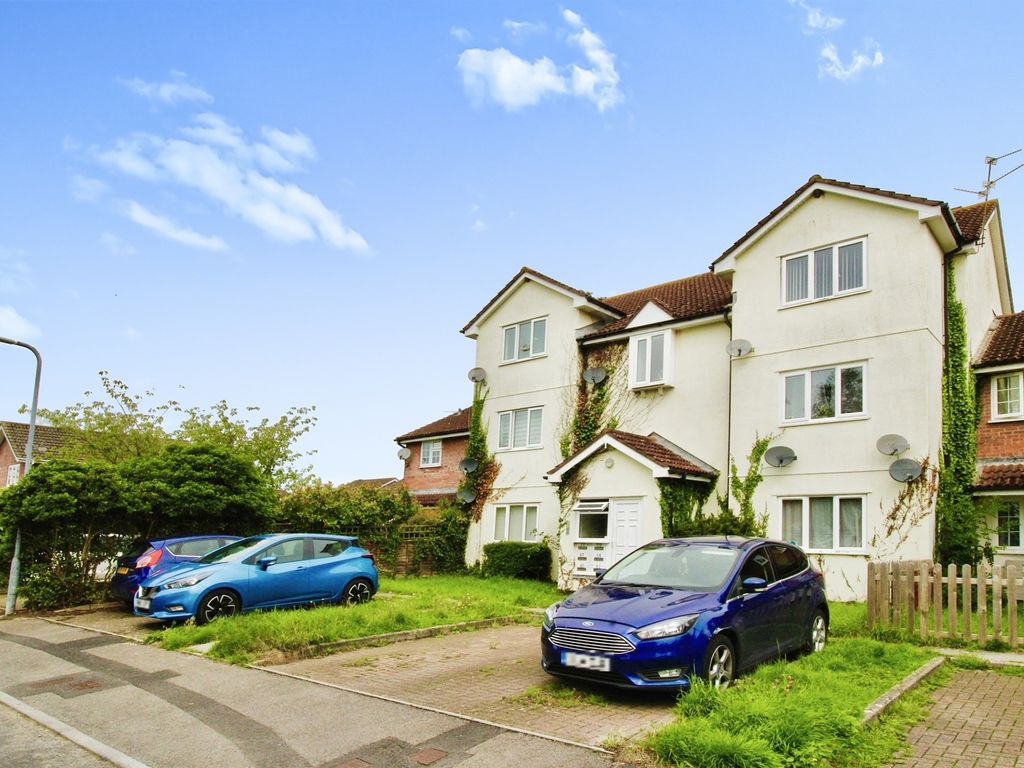 2 bed flat for sale in Bishop Hannon Drive, Fairwater, Cardiff CF5, £90,000