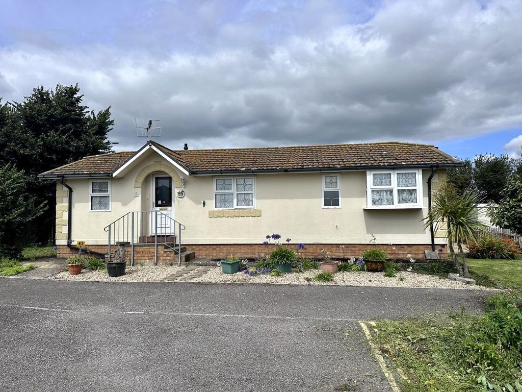 2 bed mobile/park home for sale in Chickerell Road, Chickerell, Weymouth DT3, £150,000