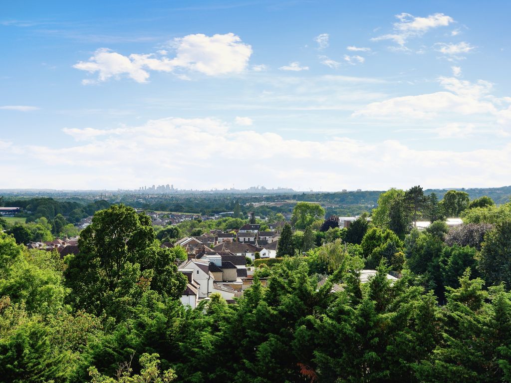 1 bed flat for sale in Hubert Road, Brentwood CM14, £225,000
