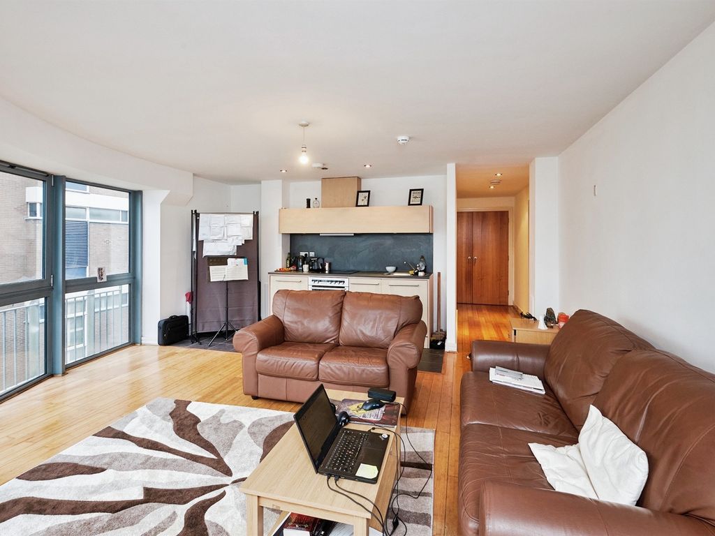 1 bed flat for sale in Newhall Street, Birmingham B3, £160,000