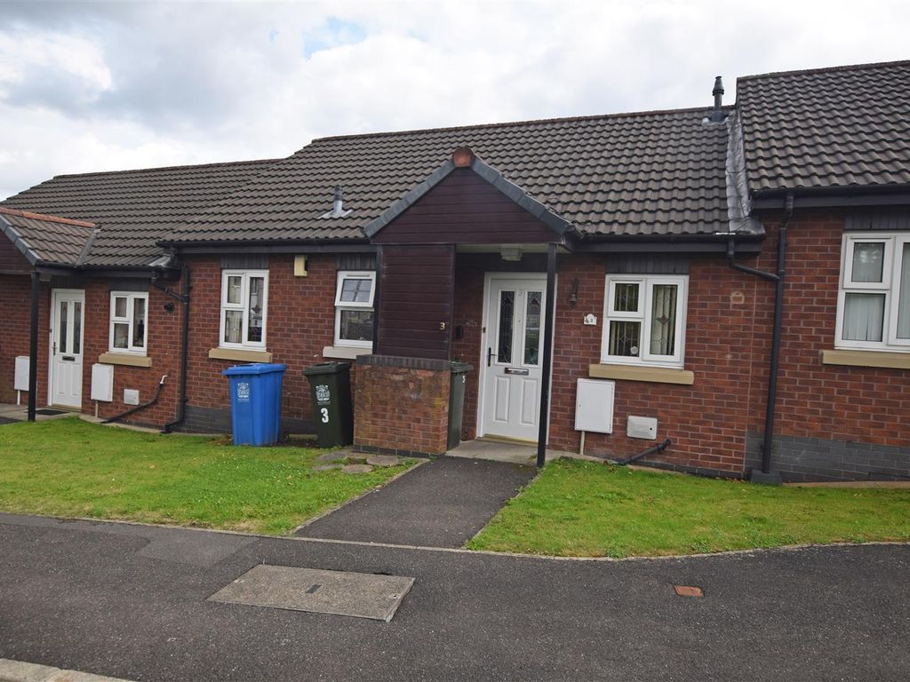 2 bed bungalow for sale in Moss Farm Close, Alkrington, Middleton M24, £112,500