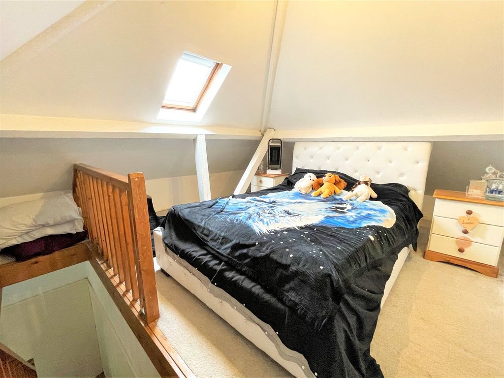1 bed flat for sale in Sandford Court, Aldershot, Hampshire GU11, £130,000