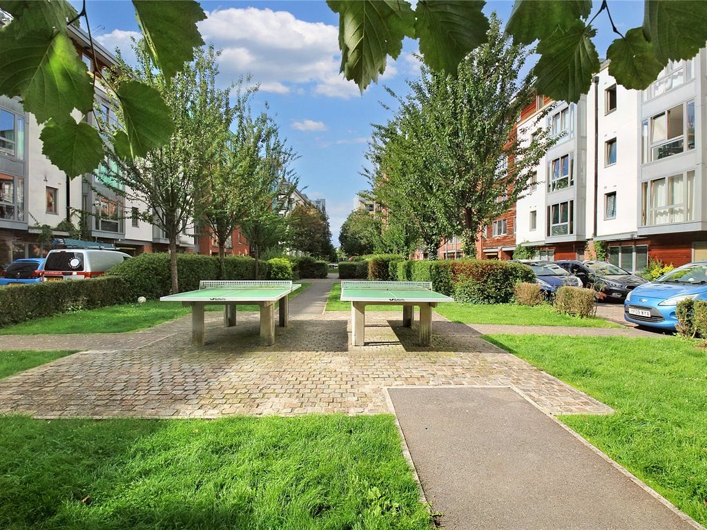1 bed flat for sale in Crown And Anchor House, Sweetman Place, Bristol BS2, £220,000