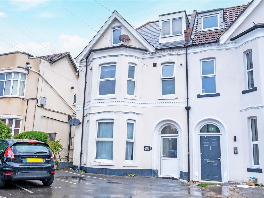 1 bed flat for sale in Westby Road, Boscombe, Bournemouth BH5, £150,000