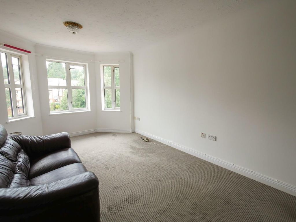 2 bed flat for sale in The Esplanade, Penarth CF64, £175,000