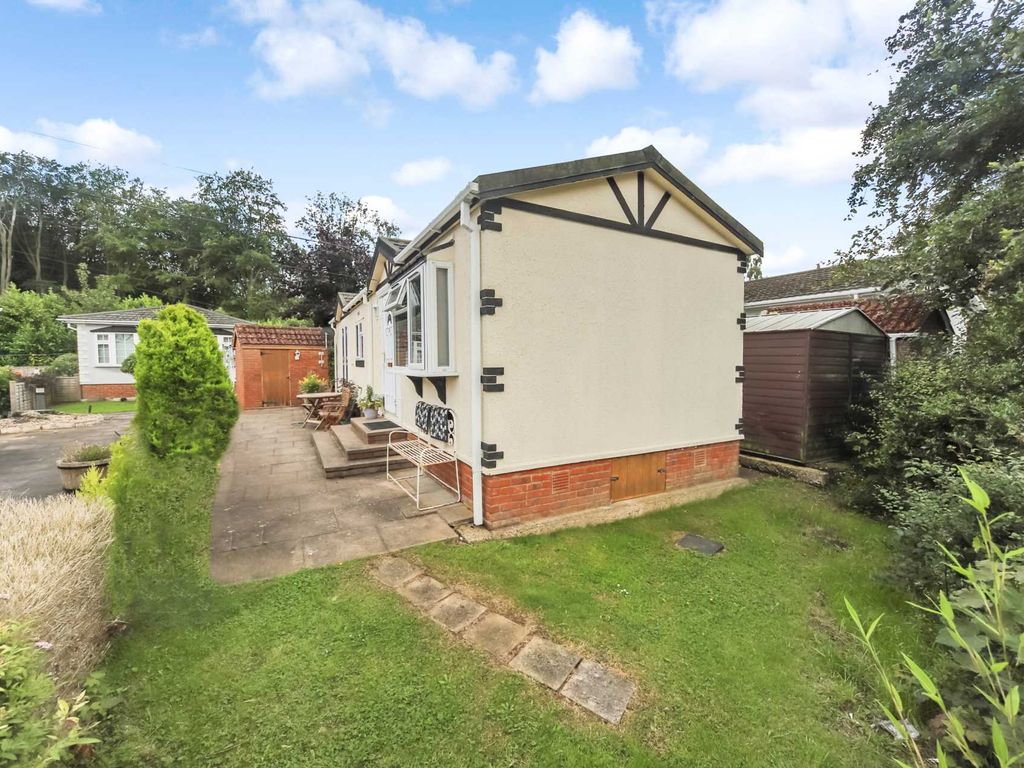 1 bed mobile/park home for sale in Beech Park, Chesham Road, Wigginton HP23, £140,000