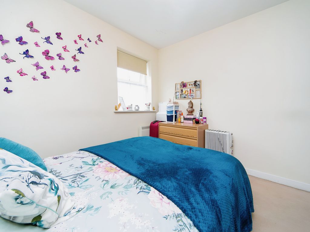 1 bed flat for sale in Norley Close, Warrington WA5, £100,000