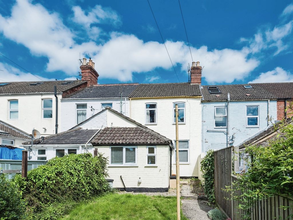 3 bed terraced house for sale in Winifred Street, Swindon SN3, £240,000