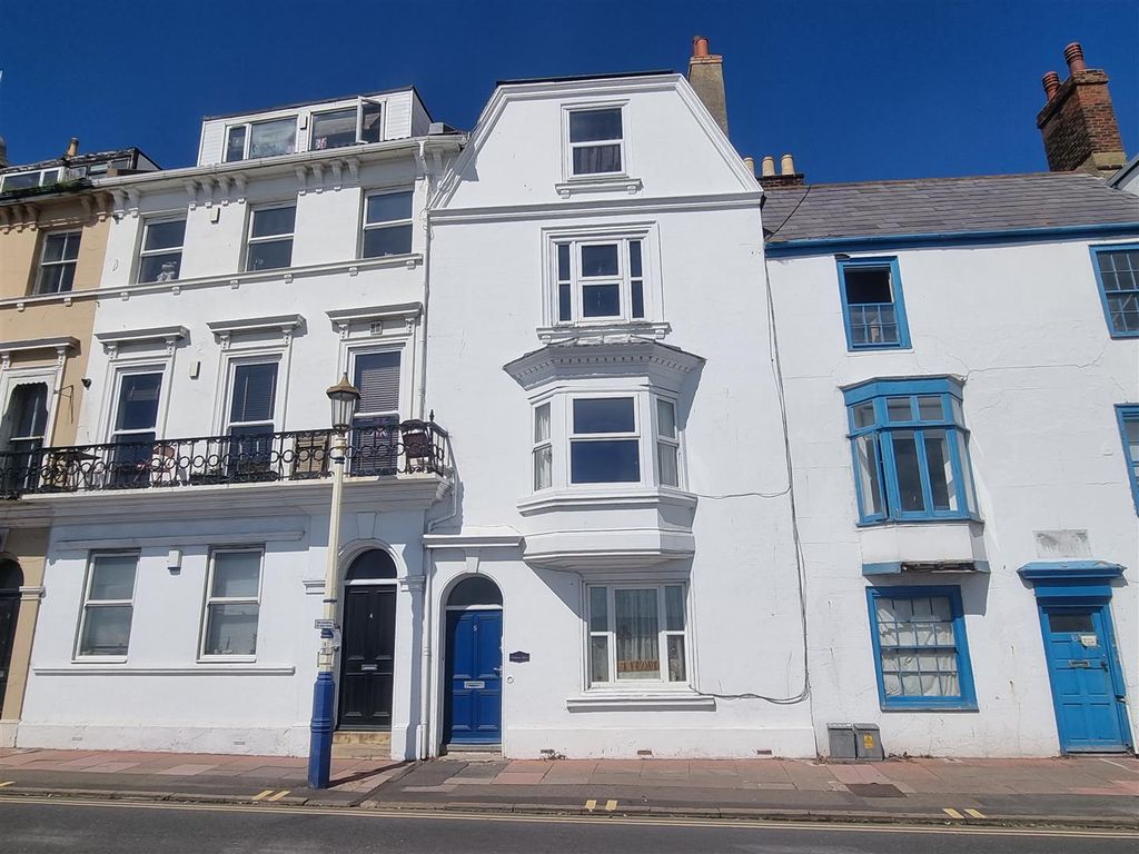 1 bed flat for sale in Marine Parade, Eastbourne BN21, £154,950