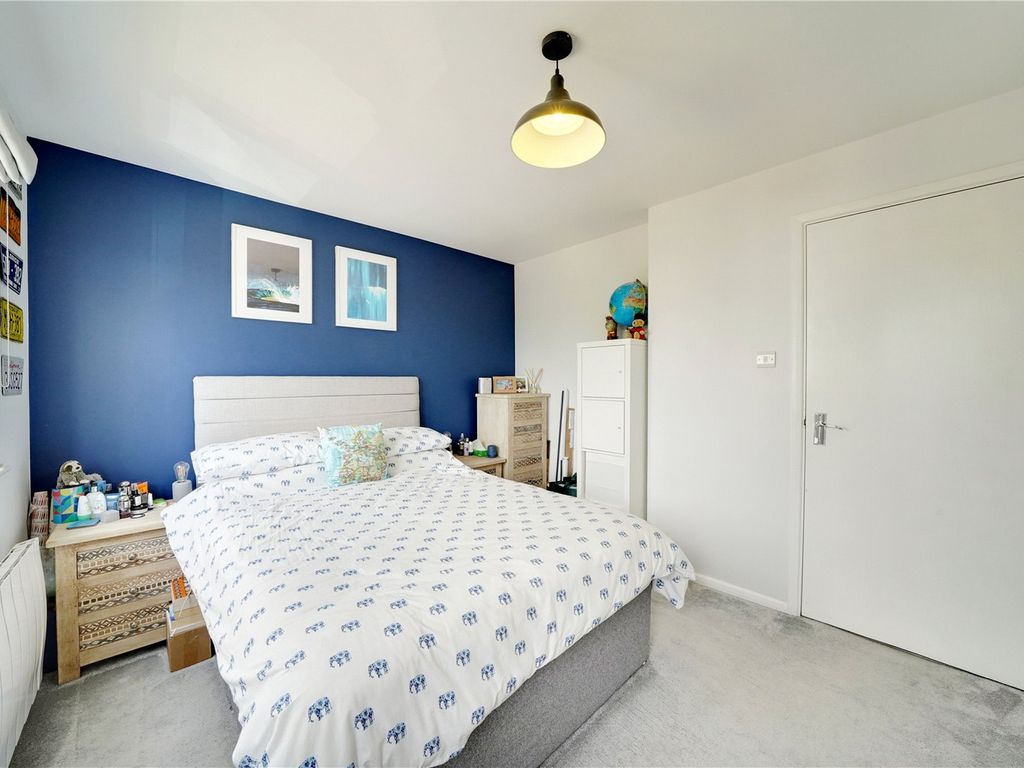 1 bed flat for sale in Linwood Crescent, Enfield EN1, £235,000