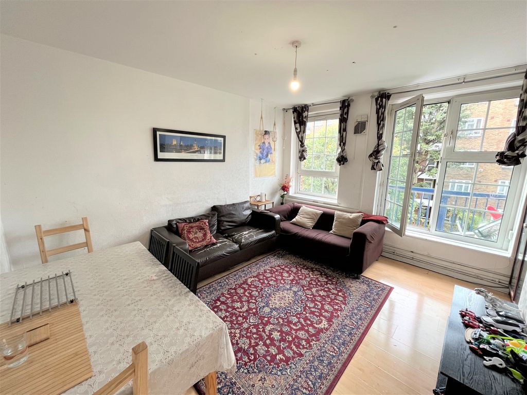 2 bed flat for sale in Sage Street, London E1, £340,000