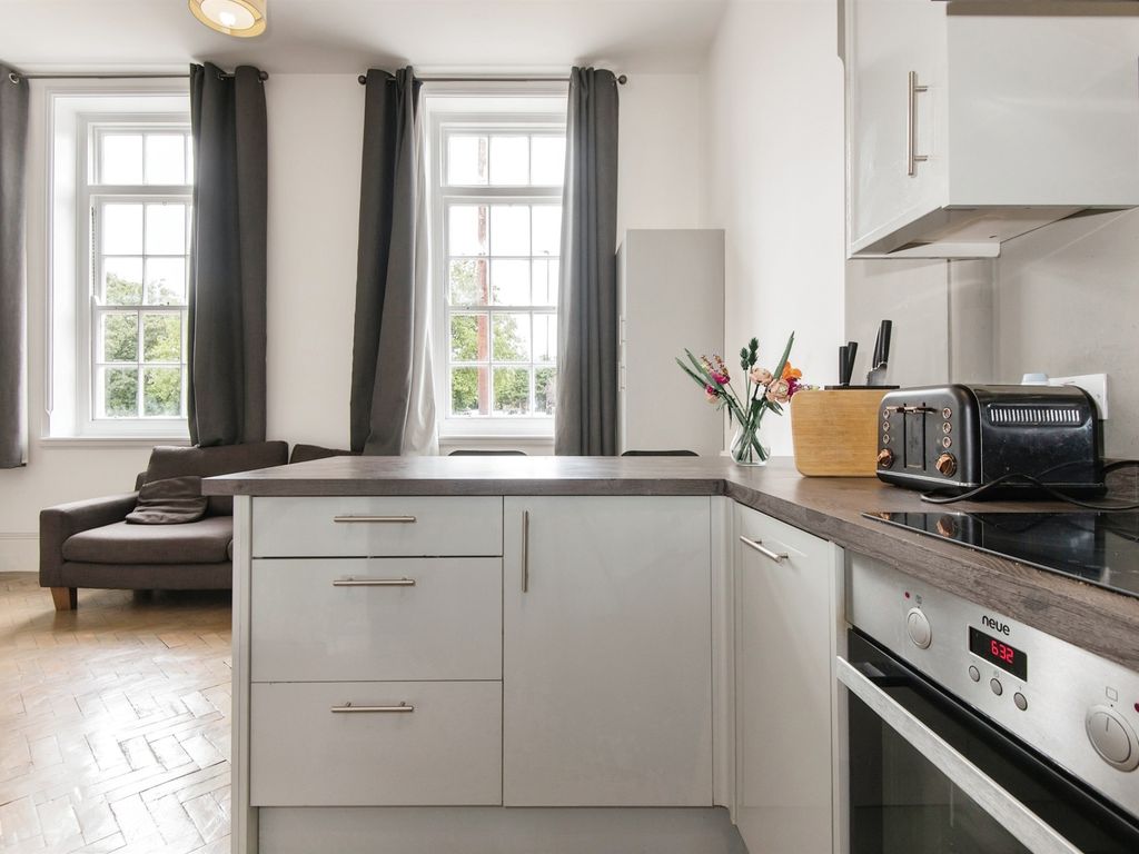 1 bed flat for sale in Oak Road, Southampton SO19, £160,000
