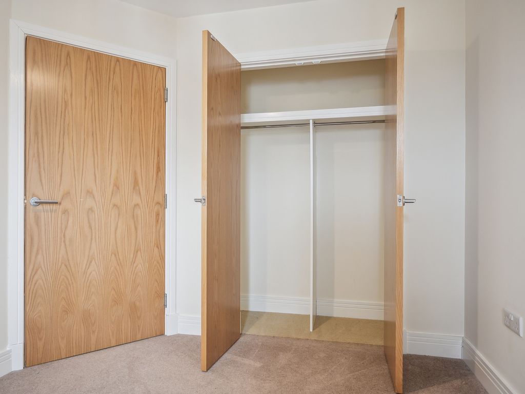 2 bed flat for sale in Peters Gate, Bearsden, Glasgow G61, £170,000