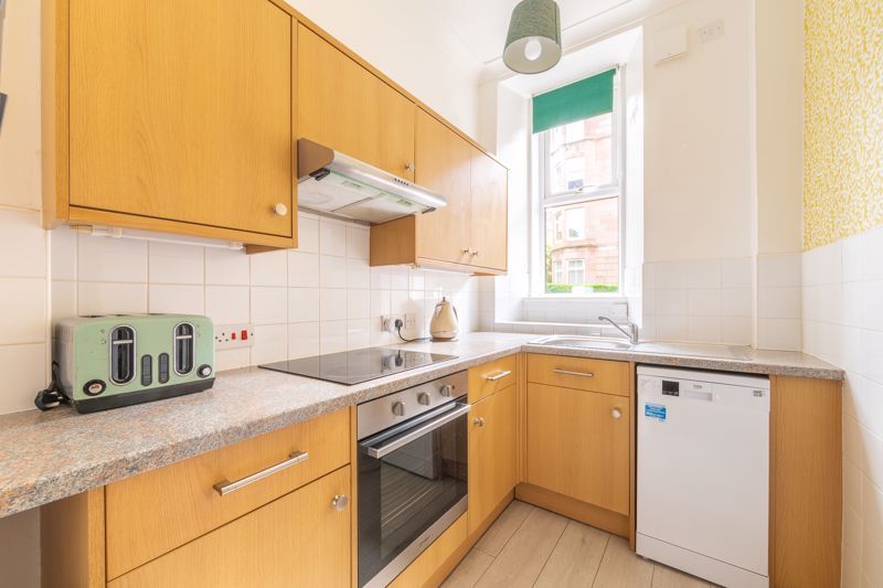 2 bed flat for sale in Underwood Street, Shawlands G41, £210,000