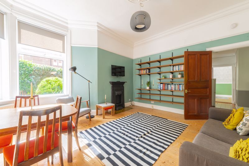 2 bed flat for sale in Underwood Street, Shawlands G41, £210,000