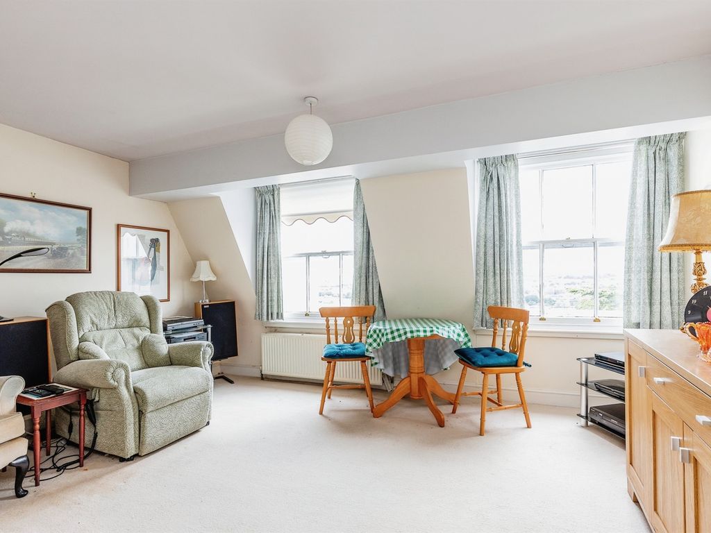 1 bed flat for sale in Royal York Crescent, Clifton, Bristol BS8, £260,000