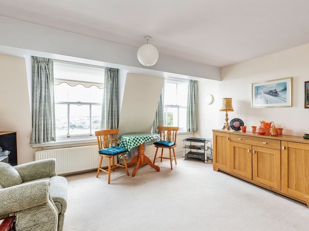 1 bed flat for sale in Royal York Crescent, Clifton, Bristol BS8, £260,000