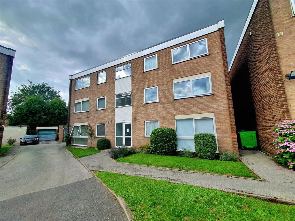 2 bed flat for sale in Beaconsfield Court, Leicester Road, Nuneaton CV11, £125,000