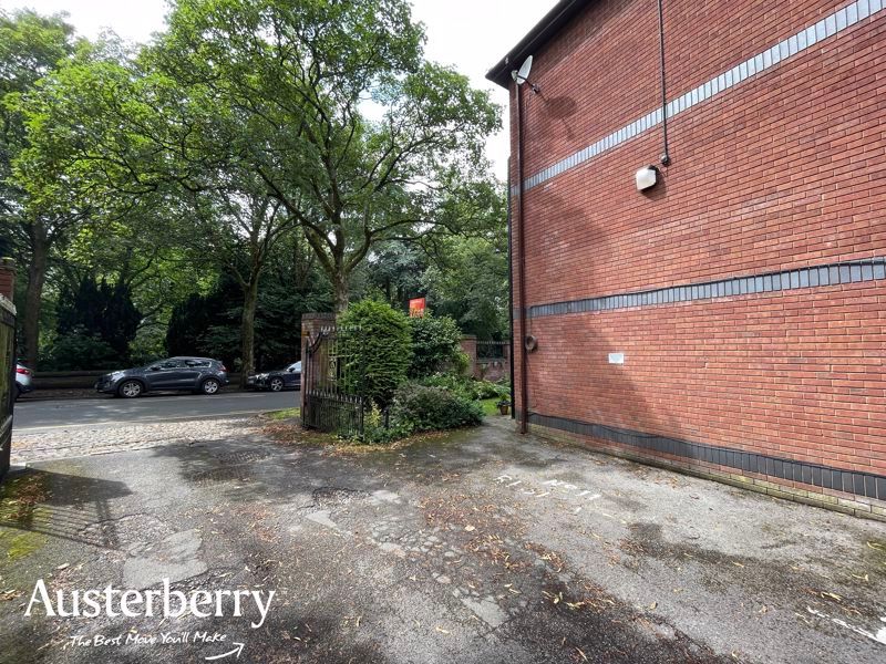 2 bed flat for sale in Queens Court, Queens Park Avenue, Dresden, Stoke-On-Trent, Staffordshire ST3, £138,000